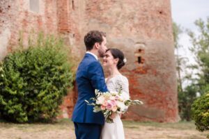 Séance de couple après les préparatifs.
