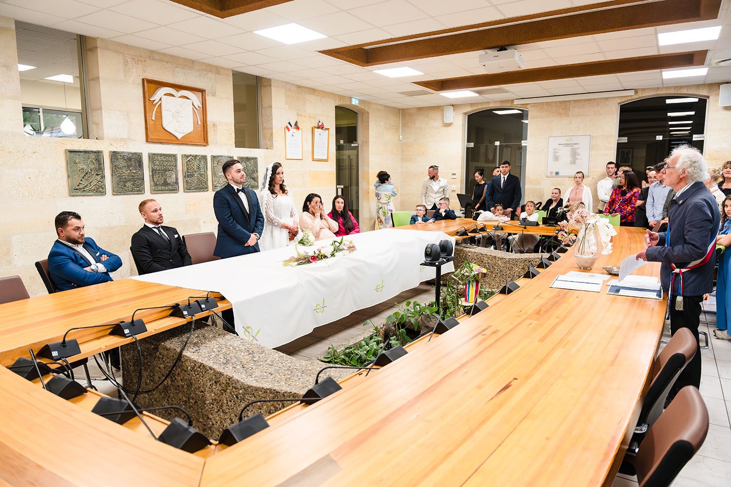 Photographie de la cérémonie de mariage à la mairie d'Ambarès-et-Lagrave pour Safia et d'Antoine.